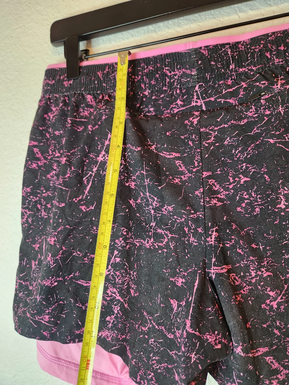 Chubbies Ultimate Training Short black and pink marble size S inseam 4